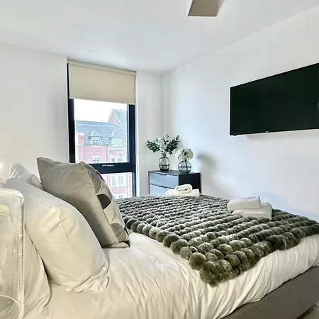 Stunning Two Bed With Onsite Gym Apartment York