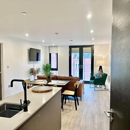 Stunning Two Bed With Onsite Gym *