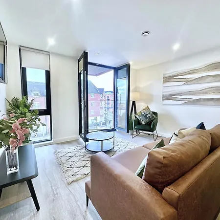 Stunning Two Bed With Onsite Gym Apartment York