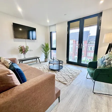 Stunning Two Bed With Onsite Gym