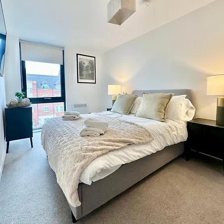 Stunning Two Bed With Onsite Gym York