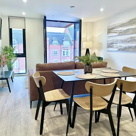 Apartment Stunning Two Bed With Onsite Gym *