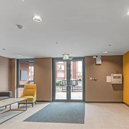 Stunning Two Bed With Onsite Gym