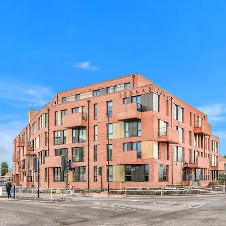 Stunning Two Bed With Onsite Gym Apartment