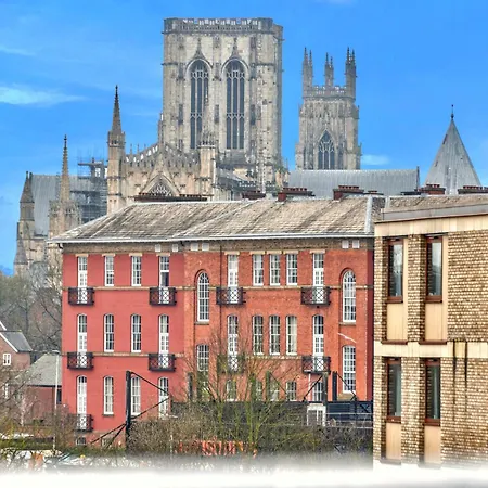Apartment Stunning Two Bed With Onsite Gym York