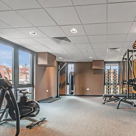 Stunning Two Bed With Onsite Gym Apartment *