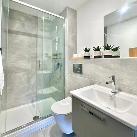 No 32 With Free Use Of Gym Apartment *